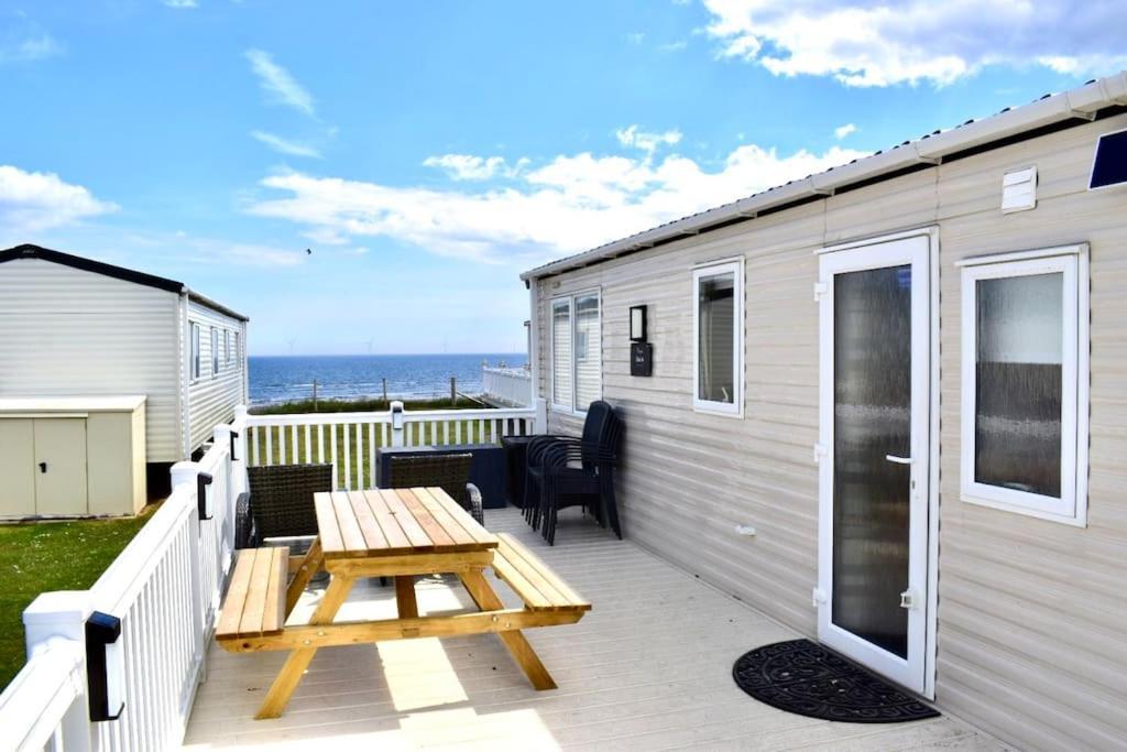 New Sea View Platinum Caravan With Huge Decking นิวคาสเซิล อะพอน ไทน์ ภายนอก รูปภาพ