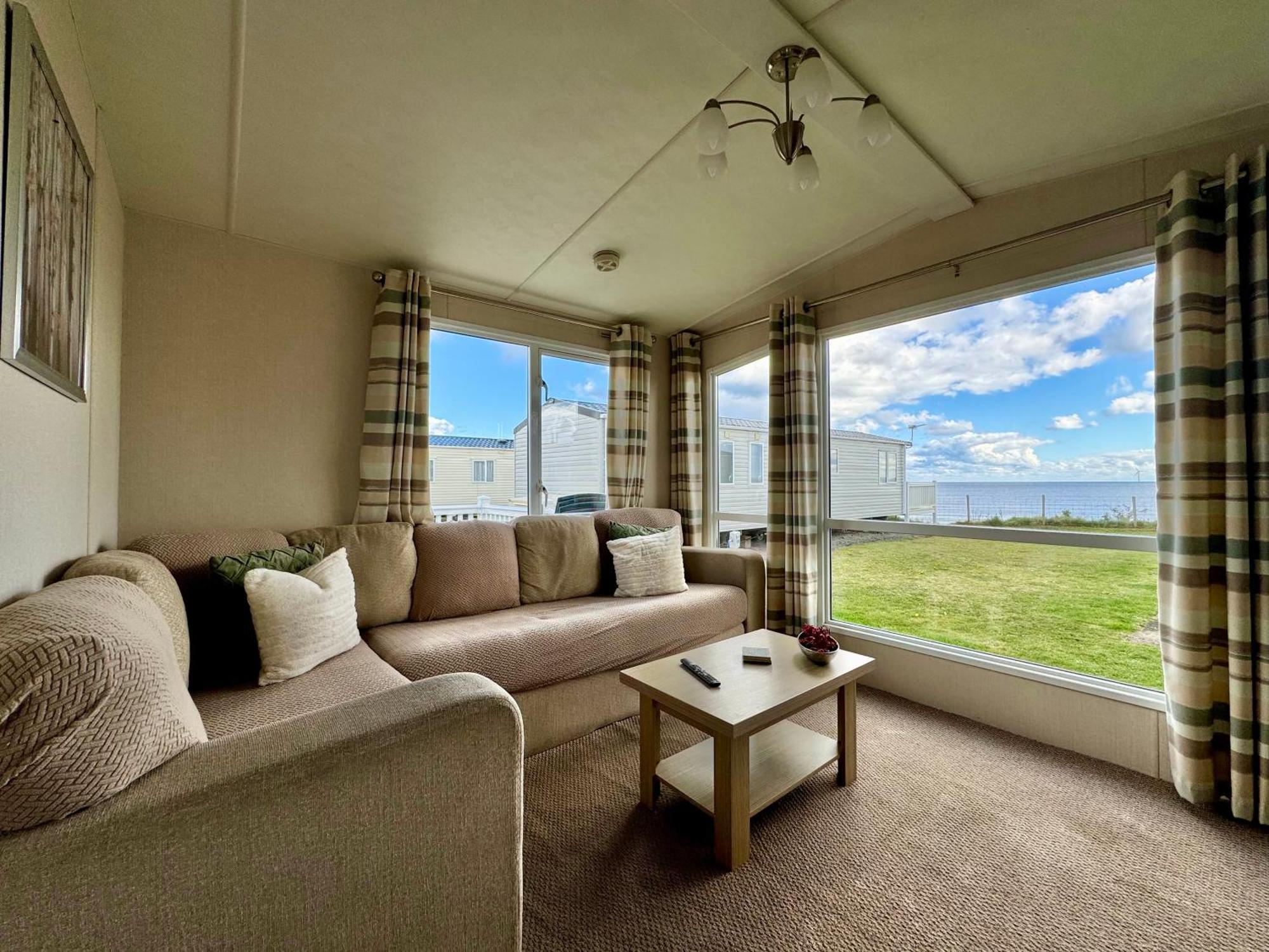 New Sea View Platinum Caravan With Huge Decking นิวคาสเซิล อะพอน ไทน์ ภายนอก รูปภาพ