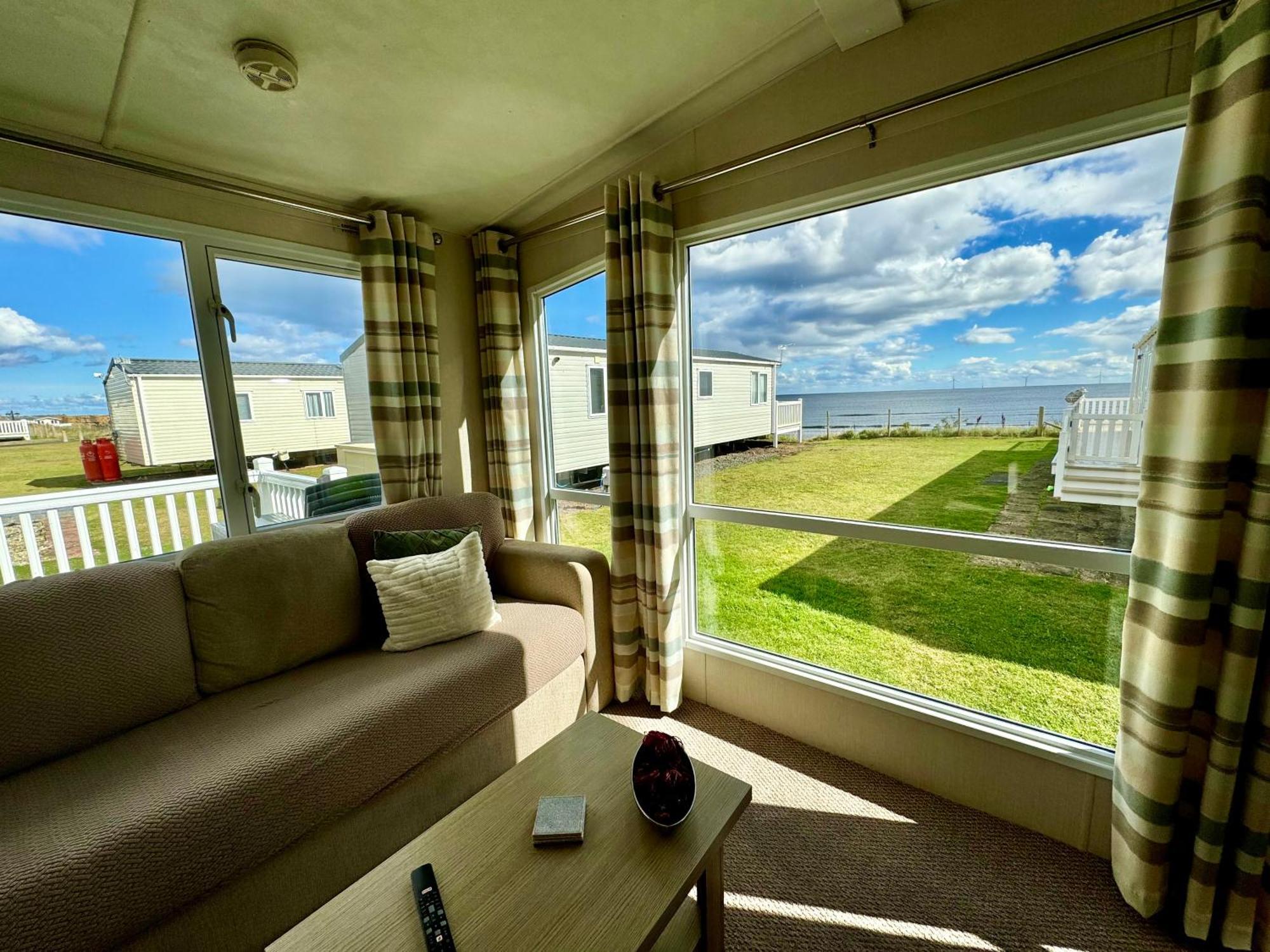 New Sea View Platinum Caravan With Huge Decking นิวคาสเซิล อะพอน ไทน์ ภายนอก รูปภาพ