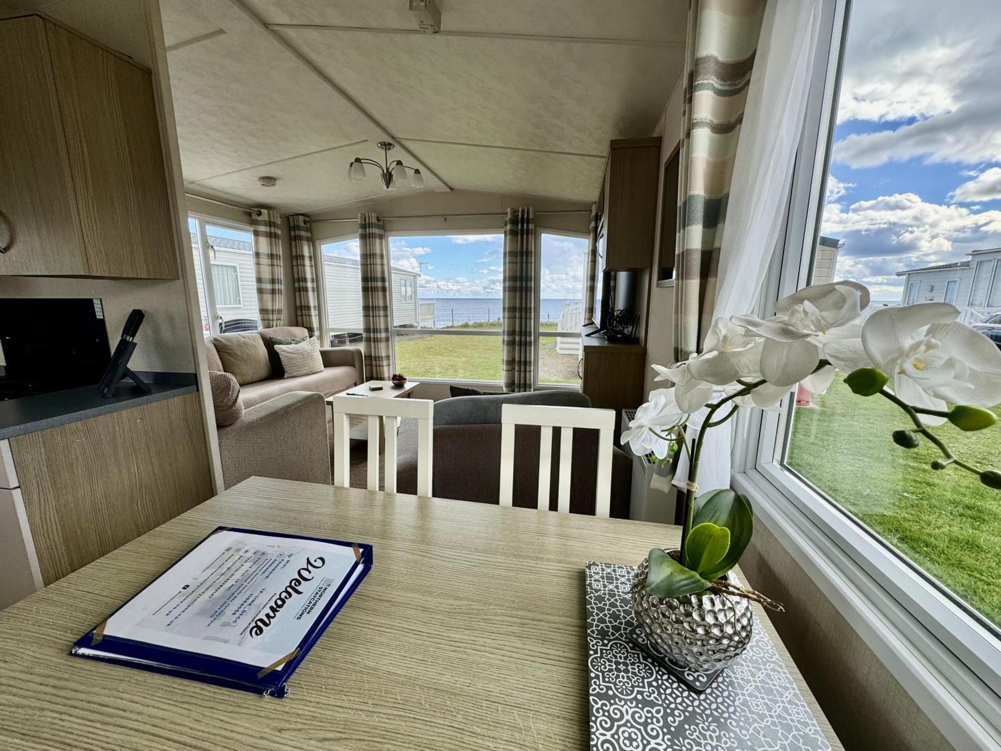 New Sea View Platinum Caravan With Huge Decking นิวคาสเซิล อะพอน ไทน์ ภายนอก รูปภาพ