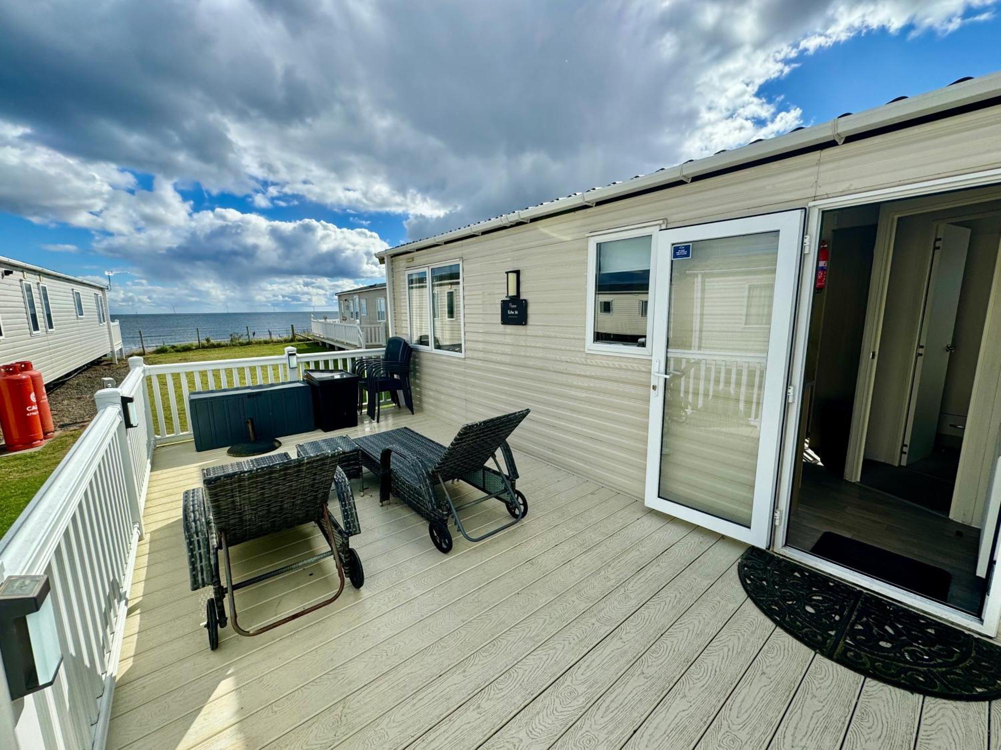New Sea View Platinum Caravan With Huge Decking นิวคาสเซิล อะพอน ไทน์ ภายนอก รูปภาพ