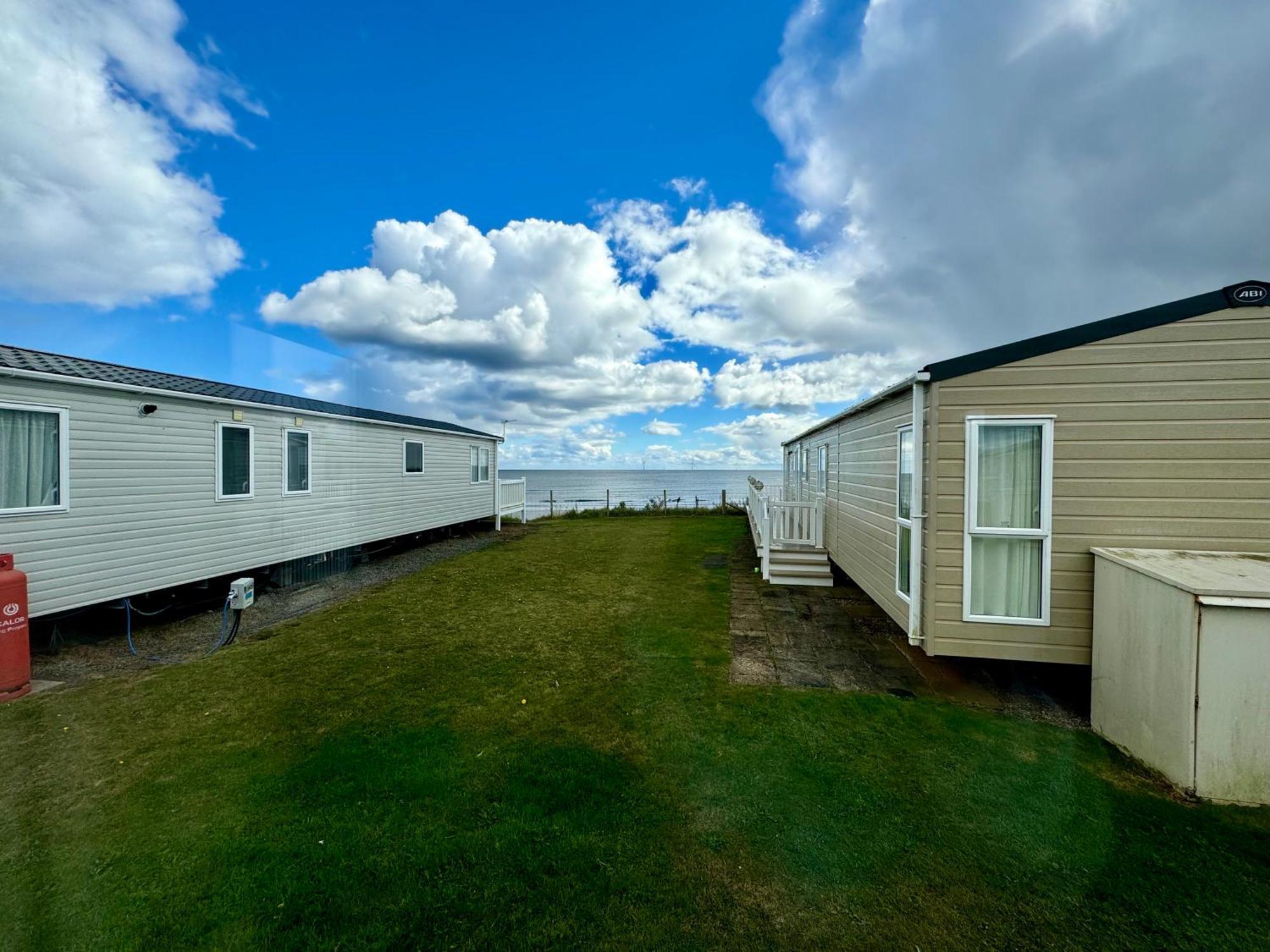 New Sea View Platinum Caravan With Huge Decking นิวคาสเซิล อะพอน ไทน์ ภายนอก รูปภาพ